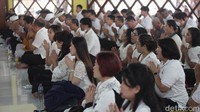 Dalam peringatan ini, umat diajak untuk merefleksikan ajaran Buddha, memperkuat pengendalian diri, serta menumbuhkan kebijaksanaan demi perdamaian yang lebih luas, baik secara pribadi maupun global.