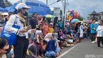 Antusias! Ribuan Warga Padati Rute Kirab Waisak dari Candi Mendut ke Borobudur