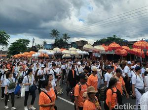 Antusias! Ribuan Warga Padati Rute Kirab Waisak dari Candi Mendut ke Borobudur