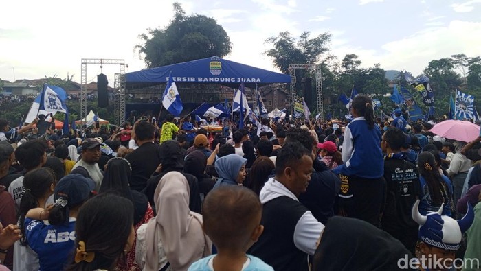 Acara syukuran Persib juara di kediaman Umuh Muchtar, di Sumedang.