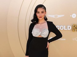 7 Foto Gaya Agnez Mo di Gold Gala 2025, Seksi Pakai Gaun Rp 40 Juta