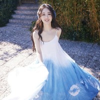 Zhao Liying bukan nama baru di industri hiburan Cina. Dia membuat penggemar kagum karena berasal dari keluarga petani dan berhasil meraih kesuksesan. Dari pernikahannya dengan Feng Shaofeng, pasangan yang sudah bercerai itu dikaruniai seorang putra. Foto: Instagram