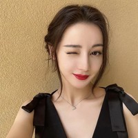 Nama Dilraba Dilmurat mungkin sudah santer di telinga publik, non fans serial Cina sekali pun. Dia langganan masuk daftar wanita tercantik dunia yang dirilis TC Candler sejak tahun 2017. Baru-baru ini, drama Cina Ride Against The Wind menampilkan wajahnya dengan AI tanpa izin. Foto: Instagram