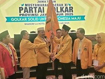 Sosok Ali Mufthi, Santri Nahdliyin Jadi Nakhoda Golkar Jatim