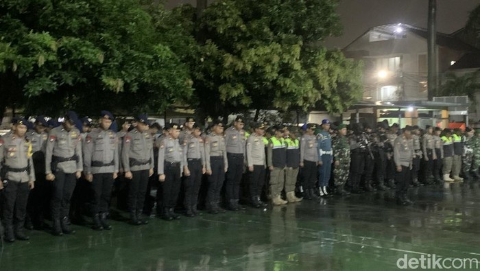 Apel pasukan di Polsek Kembangan sebelum operasi Berantas Jaya di Jakbar