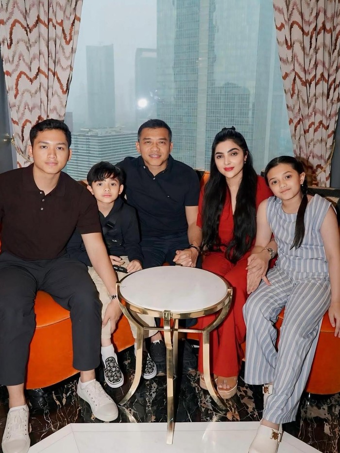 Ashanty dan Anang Hermansyah rayakan hari pernikahan.