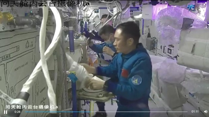 Astronaut China yang menjadi awak Shenzhou-20 melakukan percobaan pertamanya tentang regenerasi planaria.