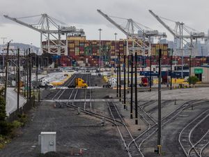 Perang Tarif Berlanjut, China Kerek Biaya Pelabuhan buat Kapal AS