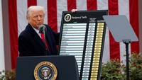 Sejak menjabat per Januari, Trump telah menaikkan tarif yang dibayarkan oleh importir AS untuk barang-barang dari China menjadi 145%. Tarif ini dinilai sebagai tambahan dari tarif yang dikenakannya pada banyak barang China, selama masa jabatan pertamanya dan bea yang dikenakan pada saat pemerintahan Biden. (REUTERS/Carlos Barria)