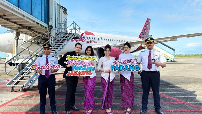 Batik Air menghadirkan kembali penerbangan langsung dari Padang menuju Jakarta melalui Bandar Udara Internasional Soekarno-Hatta (CGK), yang menjadi pintu gerbang utama untuk melanjutkan perjalanan ke lebih dari 35 kota tujuan.