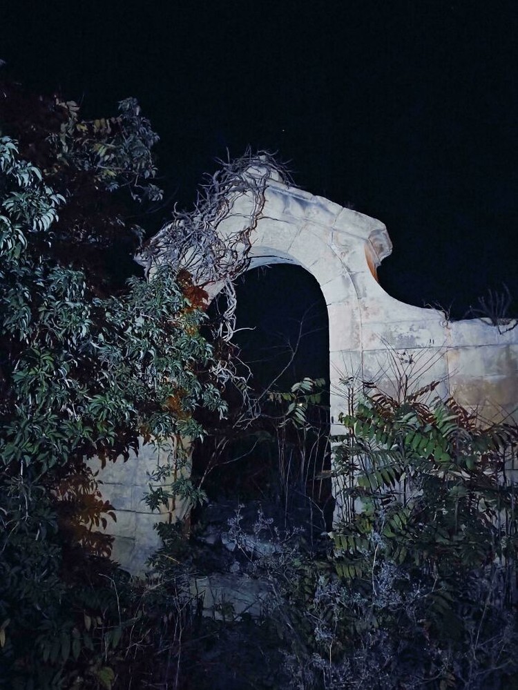Ternyata tak hanya penampakan hantu yang tertangkap kamera yang menyeramkan. Sederet foto ini bisa bikin merinding, meskipun tidak ada hantunya.
