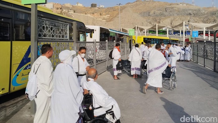 Bus Shawalat di Terminal Syib Amir