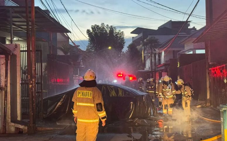 BYD Seal terbakar di Jakarta.