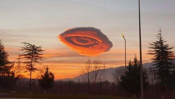 Ini bukan permen kapas, tapi awan ya. Foto: (Bored Panda).