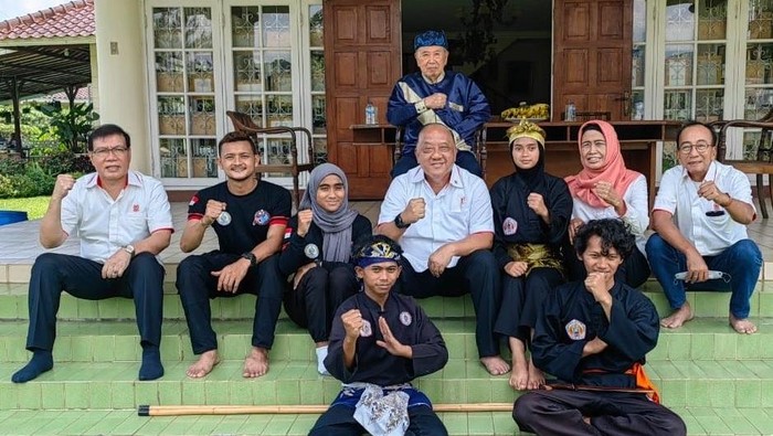 Eddi Marzuki Nalapraya, tokoh penting pencak silat Indonesia, meninggal dunia hari ini 13 Mei 2025.