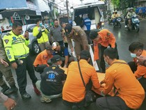 Hindari Penyeberang, Pemotor di Surabaya Tewas Tertabrak Pikap