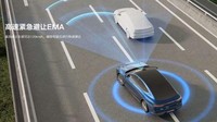 Meski hadir dalam sejumlah trim, namun seluruhnya telah dilengkapi sistem bantuan canggih bernama G-Pilot. Pabrikan telah menanamkan sejumlah sensor dan teknologi di tubuh kendaraan, seperti lidar atap 126 baris, lima radar gelombang millimeter dan 12 radar ultrasonic. Selain itu, sedan hybrid tersebut juga sudah menggunakan 10 sensor kamera yang mendukung bantuan parkir dalam 300 skenario, bantuan manuver menghindar dengan kecepatan pengereman 120 km/jam, serta pengereman darurat otomatis dengan kecepatan maksimum 90 km/jam. Foto: Doc. Geely.