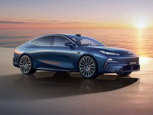 Geely Luncurkan Sedan Hybrid Canggih, Harganya Cuma Rp 200 Jutaan