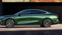 Geely Galaxy Starshine 8 PHEV mengusung desain fastback yang elegan dan premium. Kendaraan tersebut, sebagai mobil sedan, punya dimensi yang cukup jangkung. Perusahaan mengklaim, panjangnya 5.018 mm, lebar 1.918 mm, tinggi 1.480 mm dan jarak sumbu roda 2.928 mm. Foto: Doc. Geely.