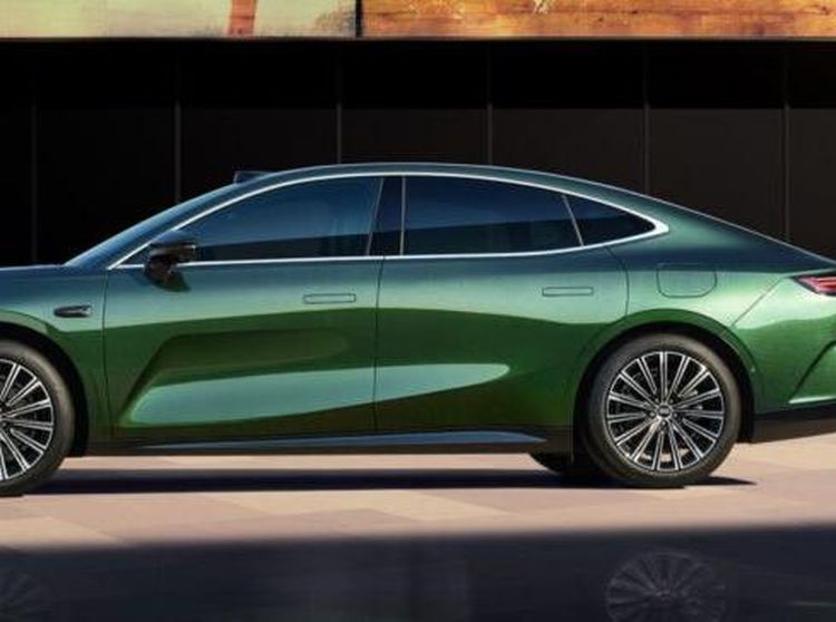 Tampang Mobil Hybrid Canggih Geely yang Harganya Cuma Rp 200 Jutaan