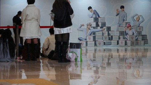 Fans of virtual K-pop boy band PLAVE take a look around a pop-up store in Seoul, South Korea, March 7, 2025.   REUTERS/Kim Hong-Ji     TPX IMAGES OF THE DAY