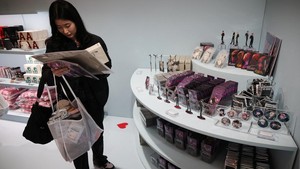 Dalam beberapa tahun terakhir, teknologi seperti AI dan metaverse semakin diterima oleh industri K-pop yang bernilai jutaan dolar.