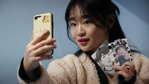 Dengan alunan musik yang menarik, gerakan tari yang apik, dan konser berkapasitas penuh, boy band PLAVE mungkin terlihat seperti idola K-pop yang sedang naik daun lainnya -- kecuali para anggotanya ditampilkan sebagai avatar dua dimensi yang dikendalikan oleh orang sungguhan.