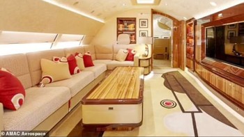 Pesawat besar ini telah direnovasi untuk mengakomodasi lima lounge berbeda di seluruh dua dek utama pesawat, termasuk yang satu ini di dek atas 747. Foto: AMAC Aerospace