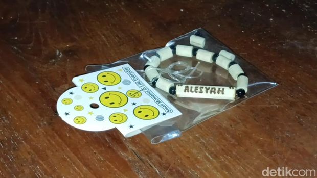 Hasil kreativitas Dio Cendana Paksi sulap gulma jadi gelang balita tolak sawan