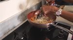 Jirayut Masak Pad Thai Bareng Jennifer Coppen dan Yaya