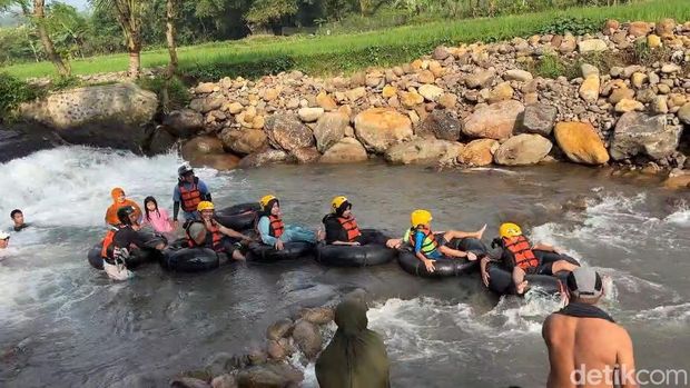 Kampung Ikan Lembah Tanjung Subang.