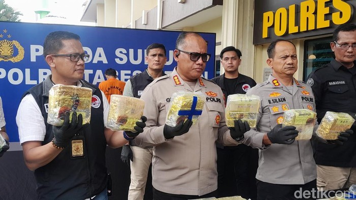 Kapolrestabes Medan Kombes Gidion Arif Setyawan memaparkan penangkapan 22 kilogram sabu. (Foto: Nizar Aldi/detikSumut)