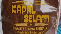 Toko kopi legendaris ini berlokasi di Jalan Pasar Barat, Andir, Bandung. Kopi Kapal Selam masih terus eksis meski gempuran kopi instan merajalela sejak 1930-an. Foto: site news