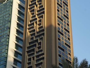 Di Dubai Ada Labirin Vertikal yang Dibangun di Fasad Gedung