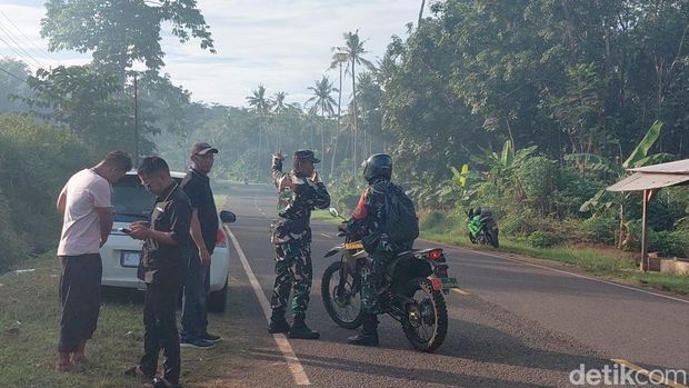 Ledakan dari pemusnahan amunisi yang tidak layak pakai menewaskan 13 orang korban dari TNI AD dan warga sipil di Garut.