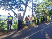 Landcruiser Angkut Wisatawan Gunung Bromo Terjun ke Jurang