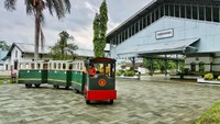Museum Kereta Api Ambarawa, dulunya merupakan Stasiun Willem I yang aktif pada lintas Ambarawa – Kedungjati, kemudian bertransformasi menjadi museum yang menyimpan berbagai koleksi lokomotif uap dan peralatan perkeretaapian dari masa ke masa. Foto: Dok. KAI