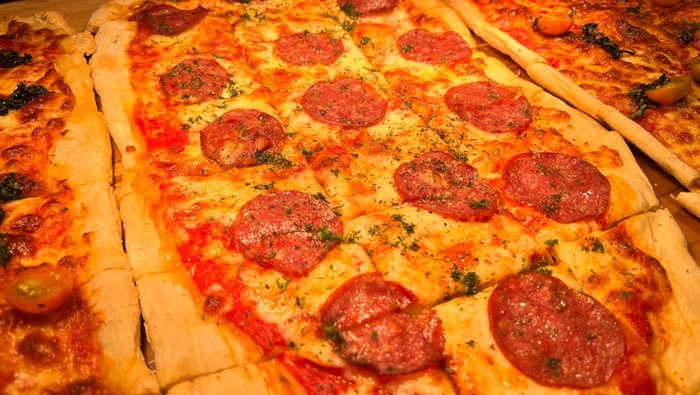 Menu Italian Pizza di program Meat Italy, The Restaurant Trans Hotel Bandung