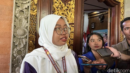 Nadia Rahmatika calon jemaah haji termudia berusia 21 tahun dari Denpasar, Selasa (13/5/2025). (Rizky Setyo)