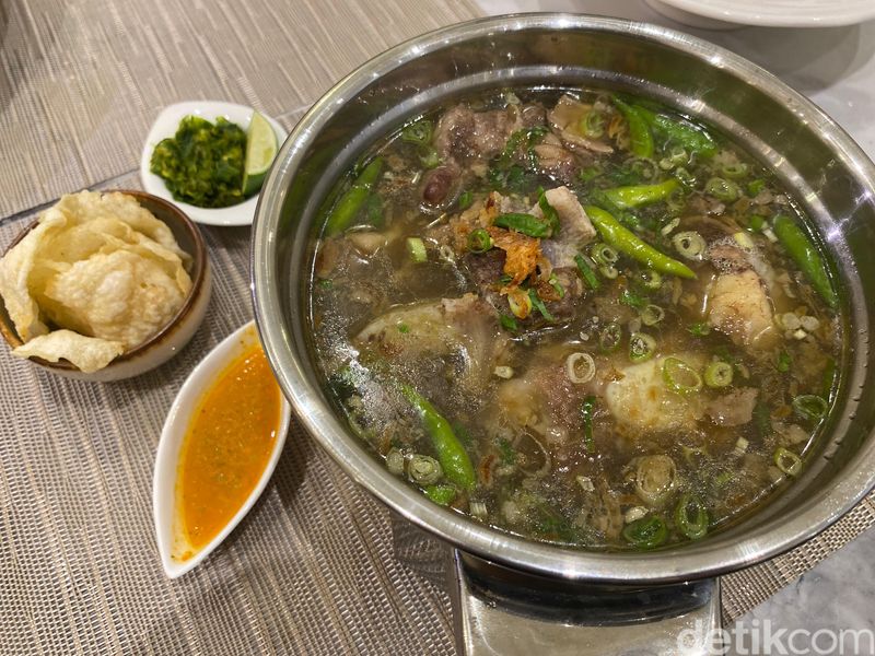 Paling Restoran, restoran keluarga baru dengan menu Nusantara dan fusion di Wolter Monginsidi, Jakarta Selatan.
