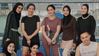Bersama Ashanty, Nagita Slavina, Aurel Hermansyah dan teman selebritas lainnya, Paula Verhoeven kembali berlatih padel. Foto: instagram Paula Verhoeven