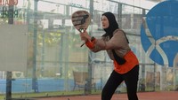 Postingan ini dikomentari netizen dan sahabat. Padelll terussss, ati2 jd atlet nanti, kata Tya Ariestya yang juga turut serta dalam kesempatan itu. Keep healthy pau, jelas akun aust****. Makin cantik n fresh..masha Allah tabarakallah, lanjut akun lainnya. Foto: instagram Paula Verhoeven