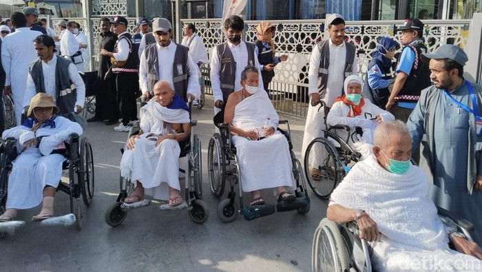 Pemerintah Indonesia menyediakan bus Shalawat untuk mengangkut jemaah haji dari hotel ke Masjidil Haram, Makkah, dan kembali lagi ke hotel. (Haris/detikcom).