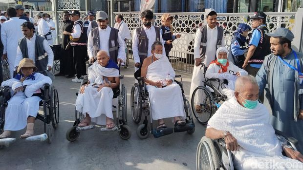 Pemerintah Indonesia menyediakan bus Shalawat untuk mengangkut jemaah haji dari hotel ke Masjidil Haram, Makkah, dan kembali lagi ke hotel. (Haris/detikcom).