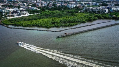 Penampakan dari Udara Tanggul Laut di Ancol, Rampung 2030