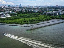 Penampakan dari Udara Tanggul Laut di Ancol, Rampung 2030