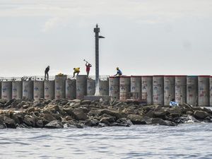 Blueprint Giant Sea Wall: Tak Semua Pesisir Dibangun Tanggul Beton