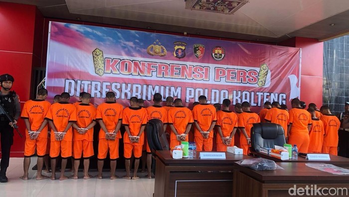 Ada 27 orang yang telah ditahan dan dijadikan tersangka sebagai penjarah Tandan Buah Segar (TBS) Kelapa Sawit,