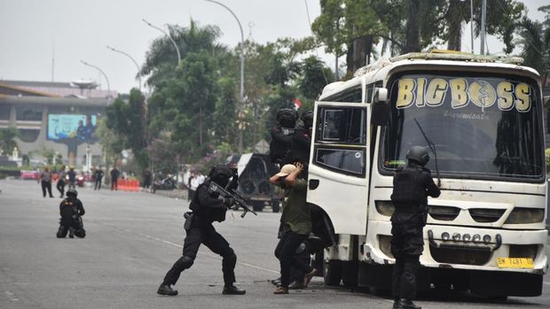Polda Riau menggelar pelatihan khusus untuk tim khusus anti premanisme.