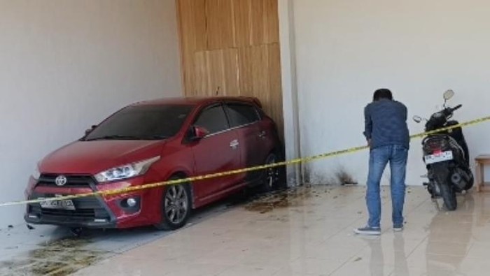 Rumah Manajer PT Gorontalo Minerals dilempar bom molotov.